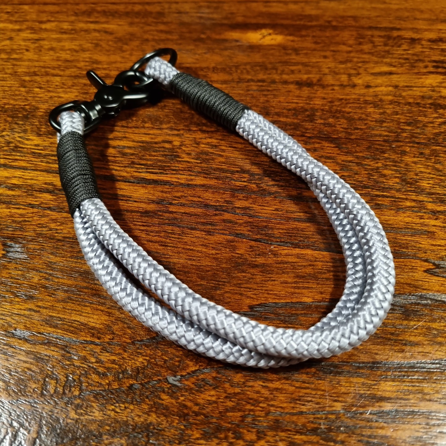 Halsband grijs 35cm